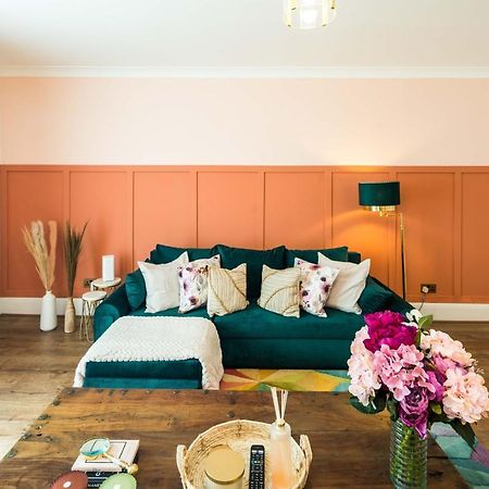 Charming Spacious 2Br Flat Near Station Plus Parking ลอนดอน ภายนอก รูปภาพ