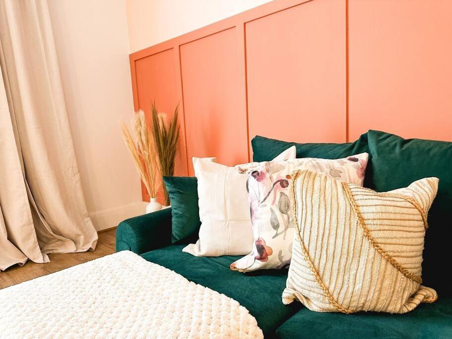Charming Spacious 2Br Flat Near Station Plus Parking ลอนดอน ภายนอก รูปภาพ