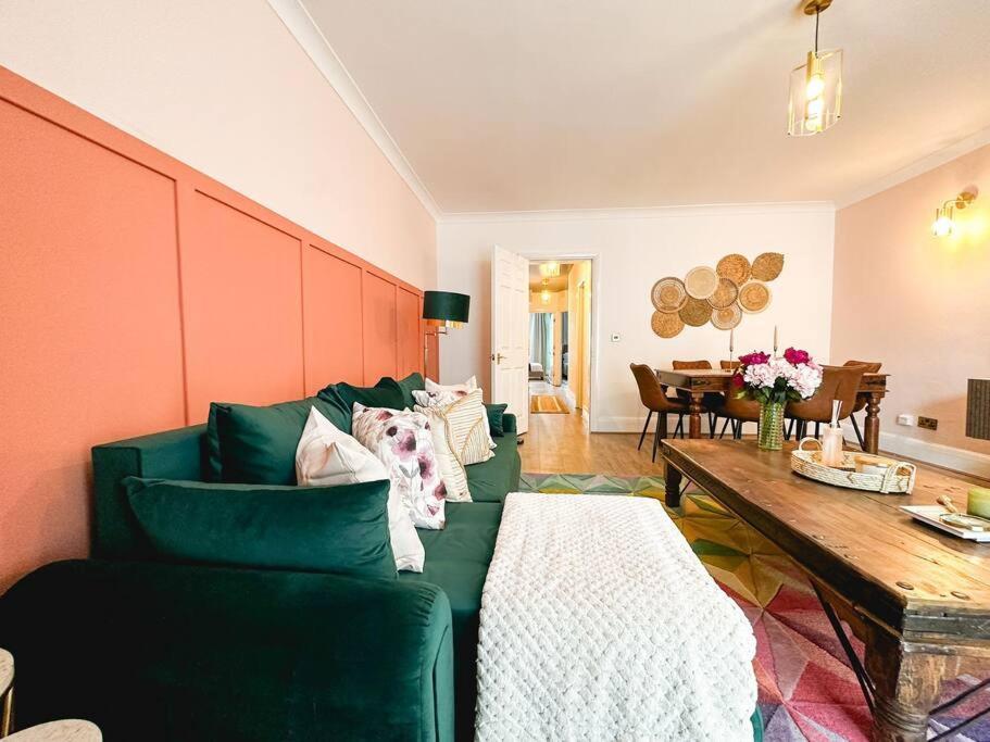 Charming Spacious 2Br Flat Near Station Plus Parking ลอนดอน ภายนอก รูปภาพ