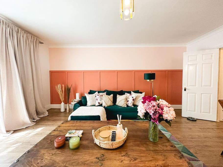 Charming Spacious 2Br Flat Near Station Plus Parking ลอนดอน ภายนอก รูปภาพ