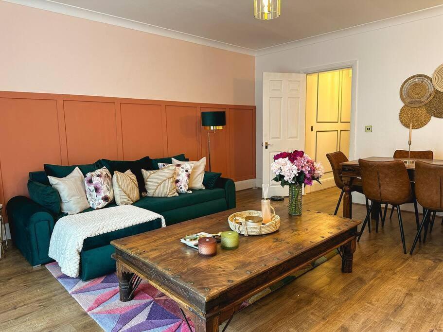 Charming Spacious 2Br Flat Near Station Plus Parking ลอนดอน ภายนอก รูปภาพ