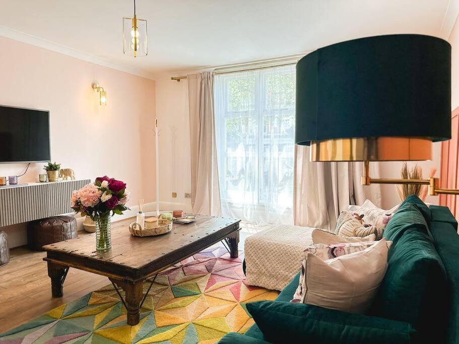 Charming Spacious 2Br Flat Near Station Plus Parking ลอนดอน ภายนอก รูปภาพ
